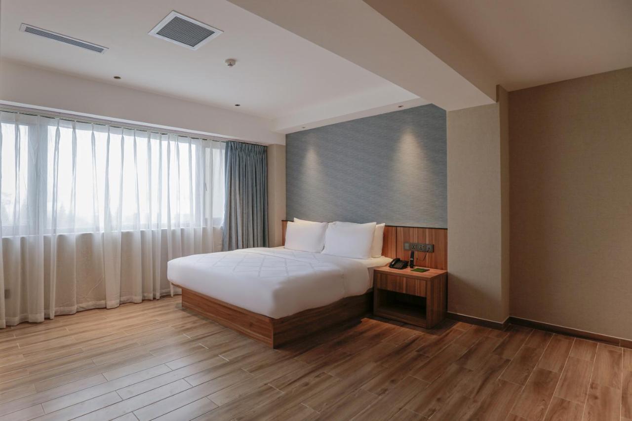 Hotel Casiana & Events Center Tagaytay Managed By Hii Tagaytay City Exterior photo